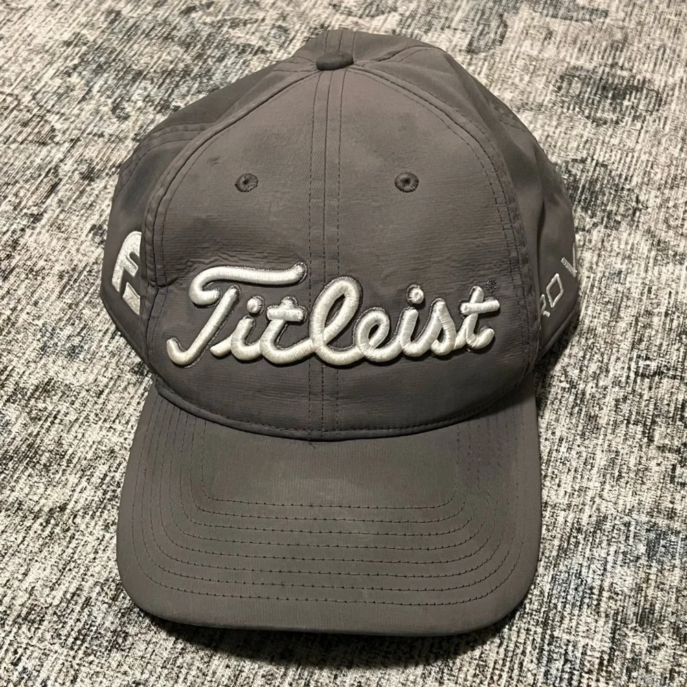 Titleist Pro V1 FJ Tour Performance Strapback Hat Gray White Adjustable Golf - Picture 1 of 5